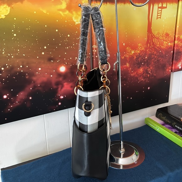 Mia K. Paloma Vegan Leather Bag and Wallet - Picture 4 of 13